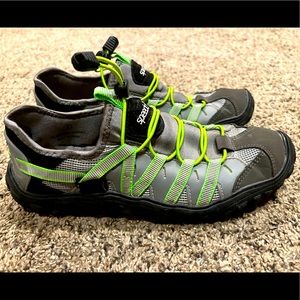 Mens Size 8 Speedo water shoes. Excellent condition!